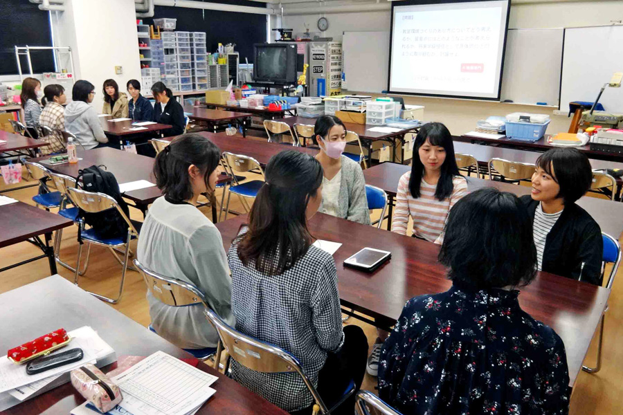 前期セミナーでのグループワークの様子