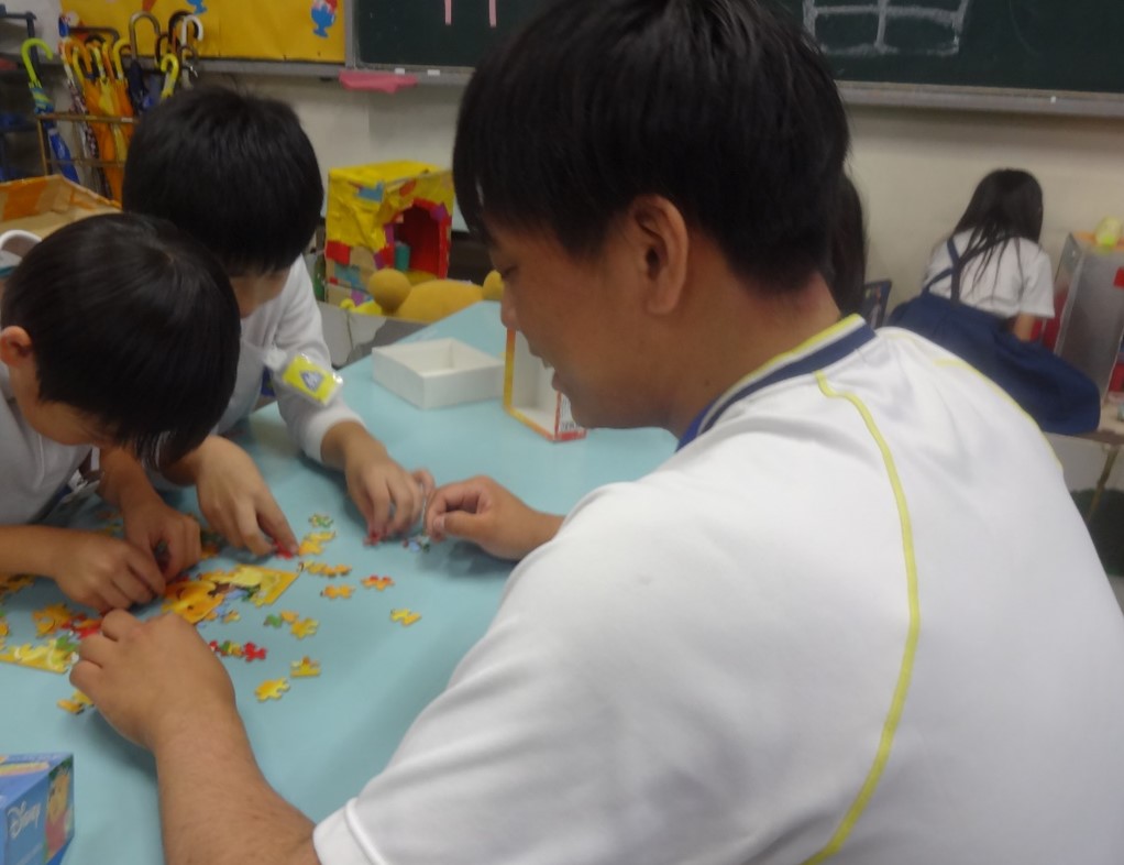 First-year students in the Department of Education went to the after-school children’s club for practical training | Hiroshima Bunkyo University
